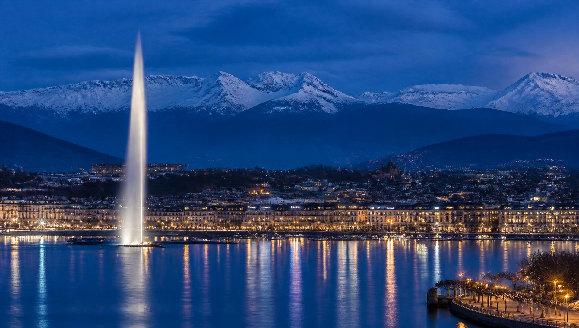 Genève au crépuscule — le Jet d'eau et le Mont-Blanc